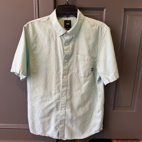 Mens’s Vans Short Sleeve Button Up (Classic Fit) Medium - Picture 2 of 7